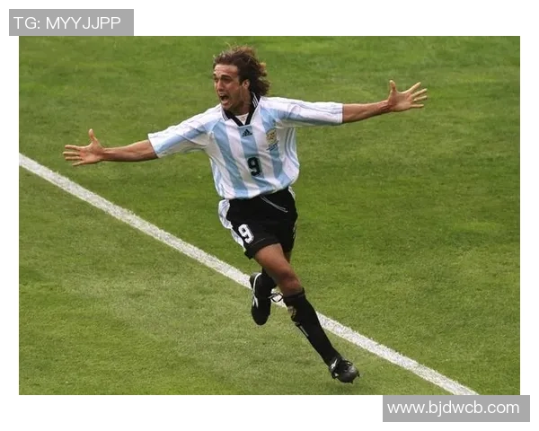 往届足球明星排名表揭示历史传奇球员的辉煌成就与影响力