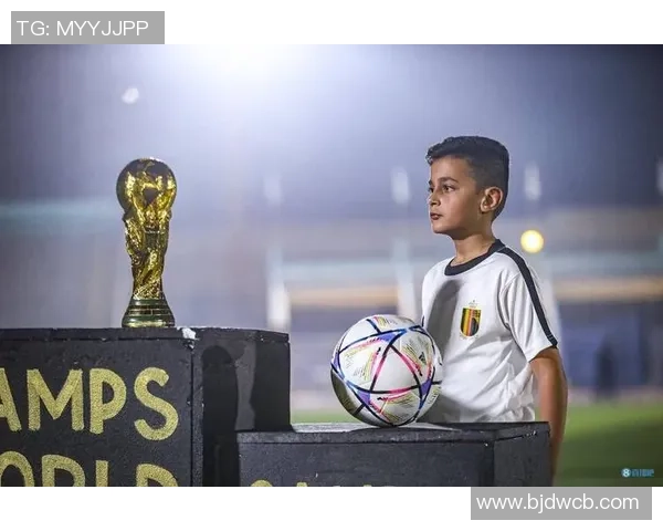 阳光下的足球明星女孩展现青春活力与梦想追逐的精彩瞬间 阳光下的足球明星女孩展现青春活力与梦想追逐的精彩瞬间